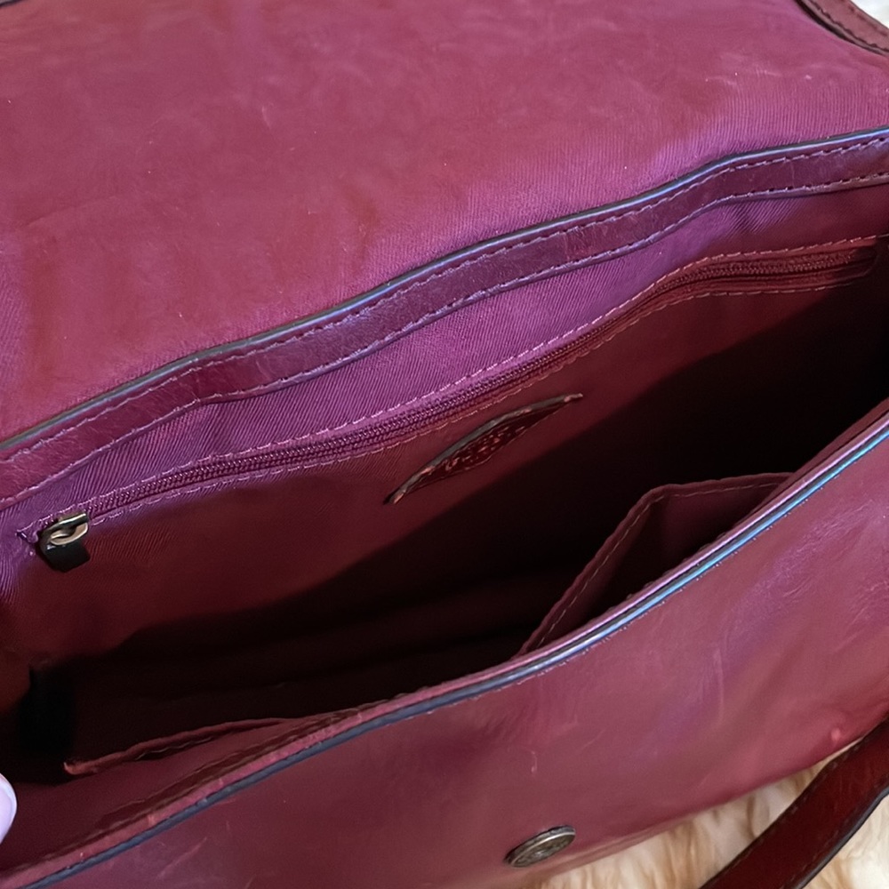 Burgundy fossil crossbody purse with tassel - Picture 6 of 8